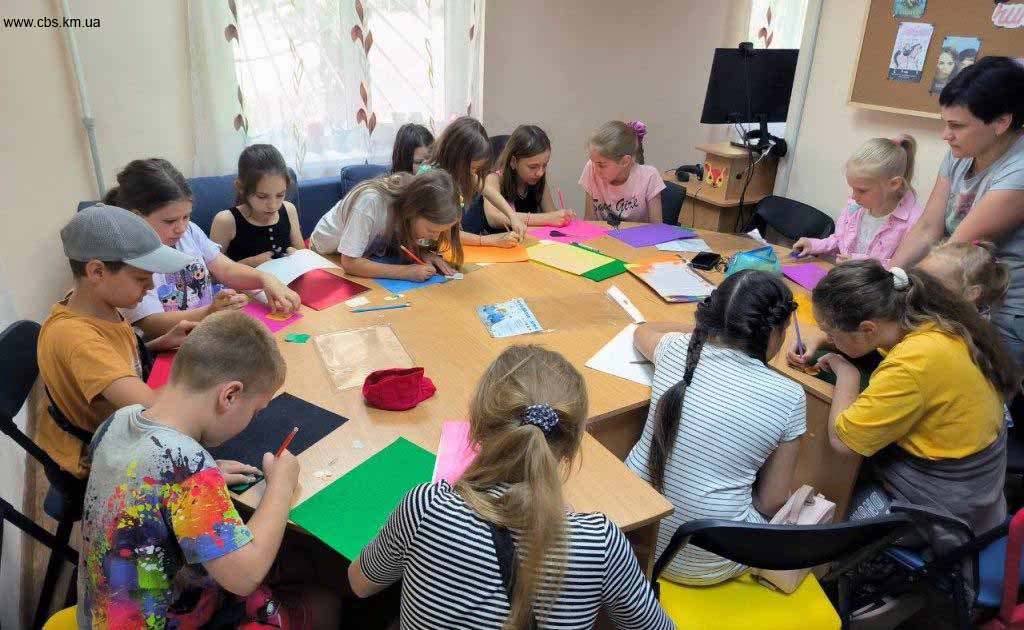 Творче заняття із волонтерами Червоного Хреста у філії №10